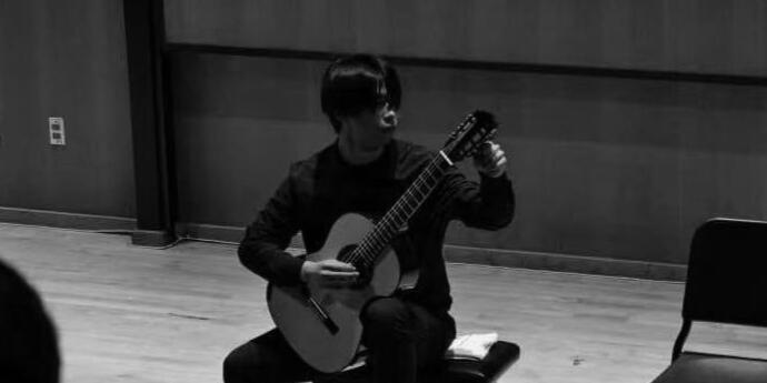 Jiujiu Wu performing classical guitar at the Florida State University Guitar Festival Competition Jiujiu Wu performing classical guitar at the Florida State University Guitar Festival Competition