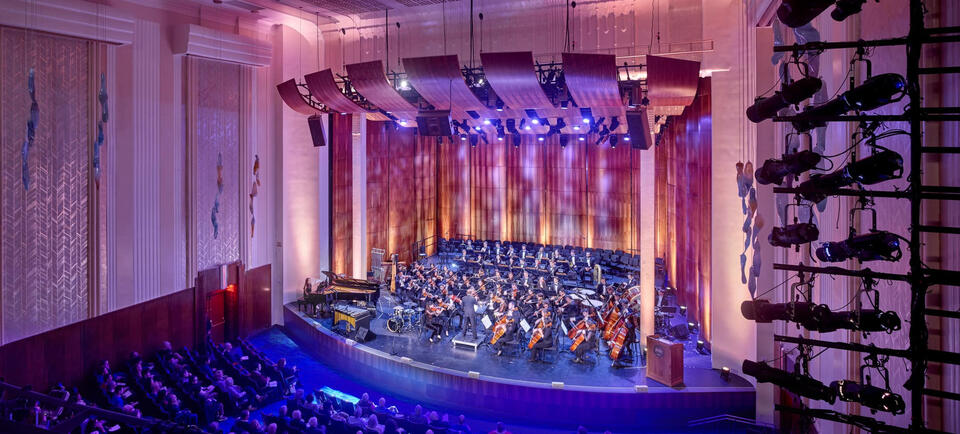 Jiujiu Wu singing with MSM Symphonic Chorus and MSM Chamber Philharmonia in concert