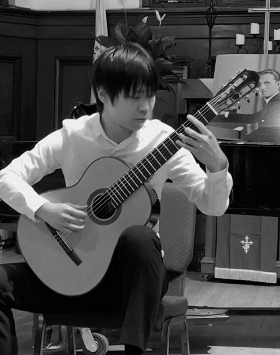 Jiujiu Wu performing classical guitar at the Gershwin International Music Competition 2023