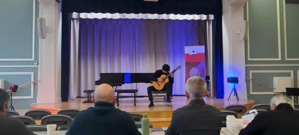Jiujiu Wu performing classical guitar at the Philadelphia Guitar Competition